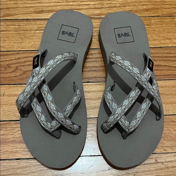 Teva Olowahu Slip-On Sandals for Women - Picture 2 of 5